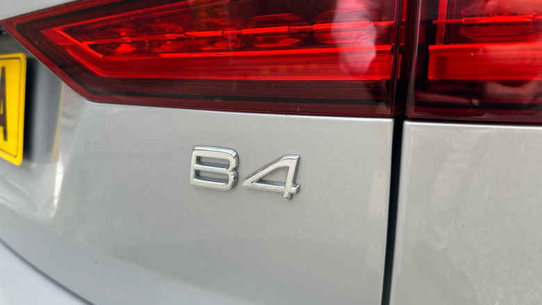Volvo V60 2.0 B4P Ultra Dark 5dr Auto Petrol Estate